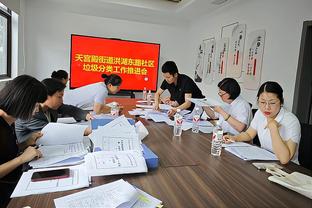 沃格尔谈KD下半场10中0：有些犯规没吹 他应该有20到22次罚球